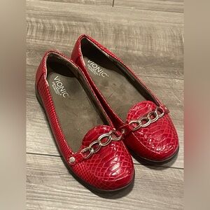 Vionic Red Patent Leather Lizard Pattern Loafers Size 7